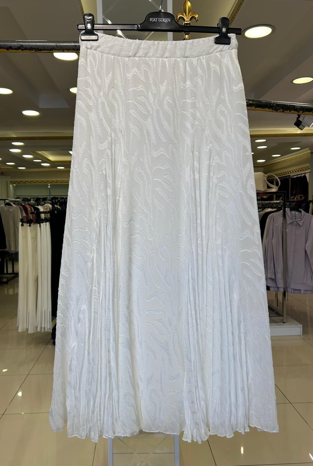 KENDİNDEN DESENLİ PİLİSE DTY. ŞİFON ETEK/FUAT GÜRŞEN