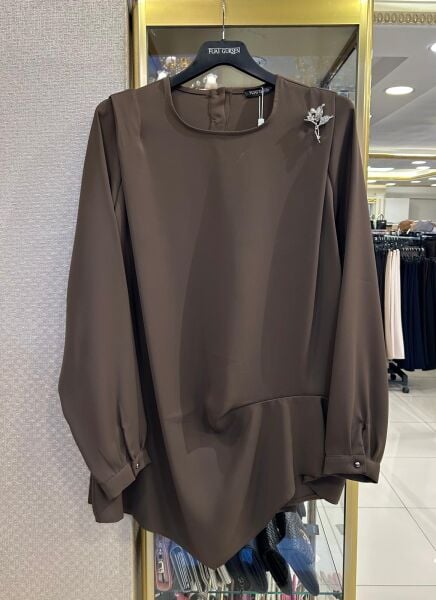 ASİMETRİK KESİM BROŞ DTY. KREP BLUZ / FUAT GÜRŞEN 6334