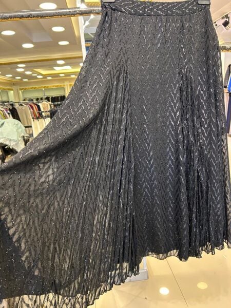 KENDİNDEN DESENLİ IŞILTILI ŞİFON ETEK/FUAT GÜRŞEN