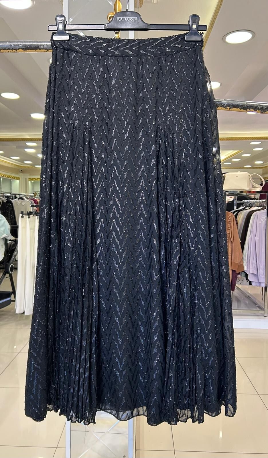 KENDİNDEN DESENLİ IŞILTILI ŞİFON ETEK/FUAT GÜRŞEN