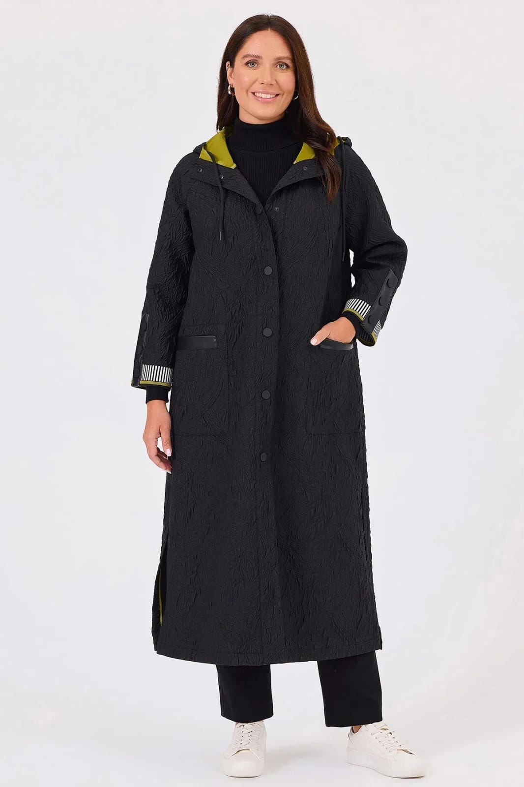 KENDİNDEN DESENLİ KAPÜŞONLU PARDESÜ/SEÇİL