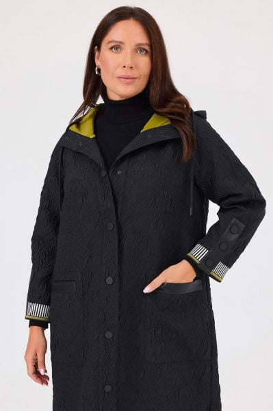 KENDİNDEN DESENLİ KAPÜŞONLU PARDESÜ/SEÇİL