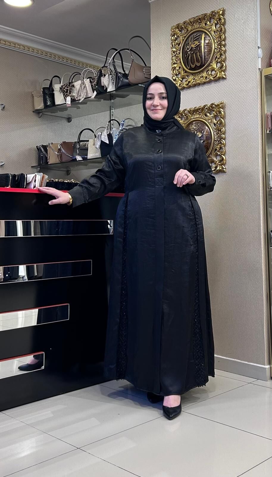 ETEĞİ VE SIRTI İŞLEME DTY. SATEN  ELBİSE/ LISSMORE