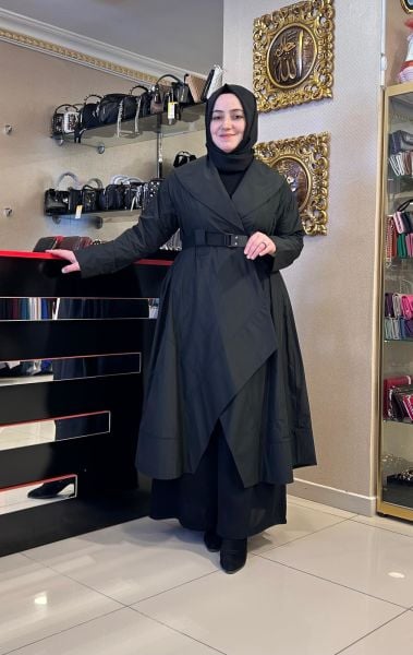 ASİMETRİK KESİM KEMERLİ TRENÇKOT/NURCAN ÇETİN