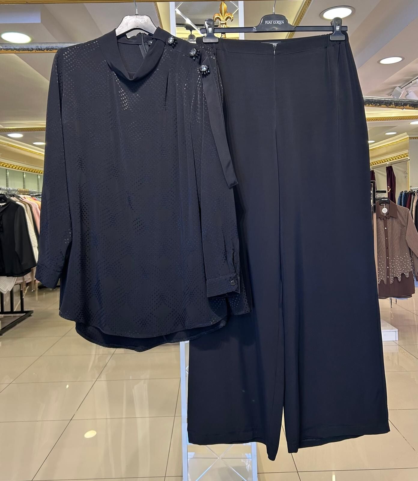TUNİĞİ KENDİNDEN DESENLİ DÜĞMELİ TAKIM /FUAT GÜRŞEN 6201