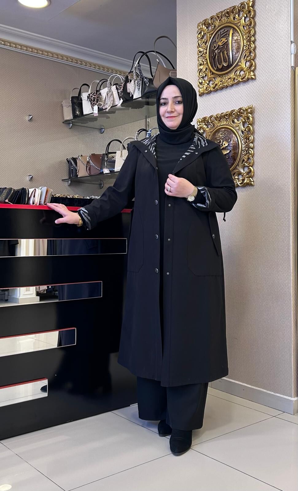 B. BEDEN ASTARI DESENLİ KAPÜŞONLU KAP/ SEÇİL