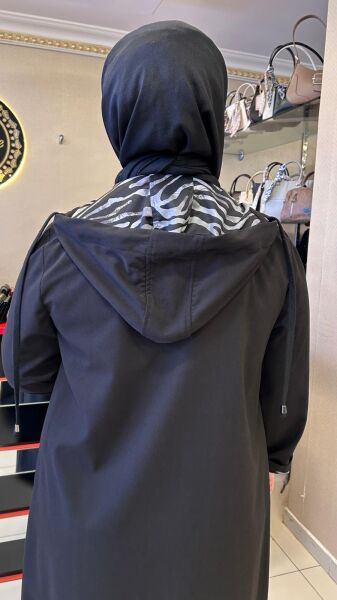 B. BEDEN ASTARI DESENLİ KAPÜŞONLU KAP/ SEÇİL