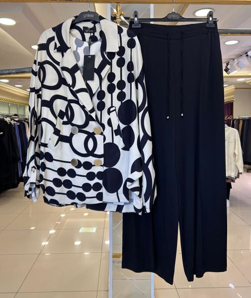 ﻿SİYAH-EKRU DESENLİ PANTOLONLU TAKIM/GHISA