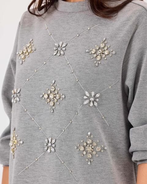﻿Yuvarlak yaka taşlı sweatshirt