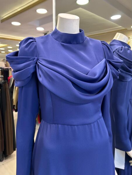 KOL VE YAKA DETAYLI ABİYE ELBİSE /HENNIN