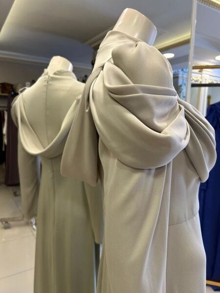 KOL VE YAKA DETAYLI ABİYE ELBİSE /HENNIN