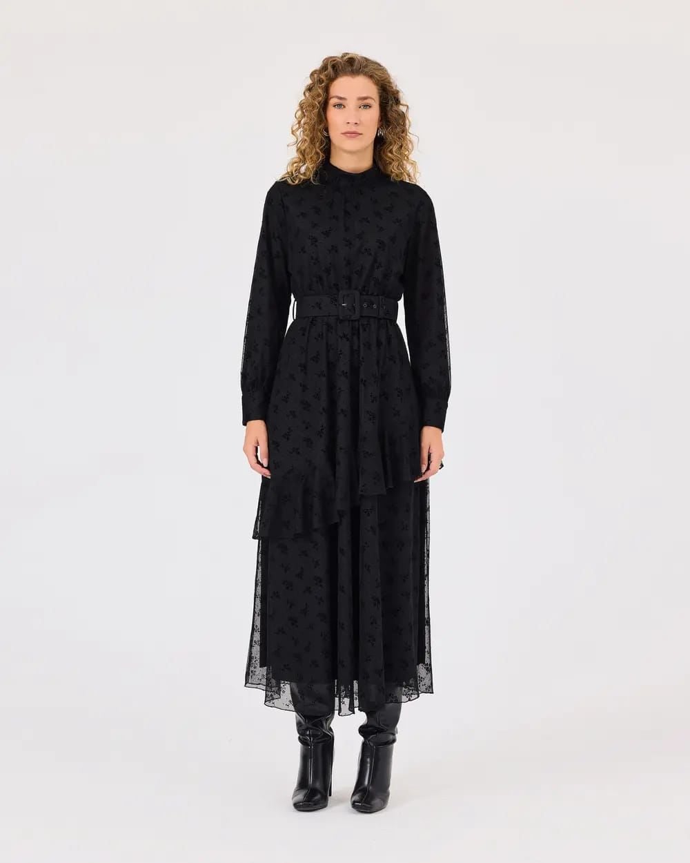 DESENLİ DİK YAKA KEMERLİ ELBİSE