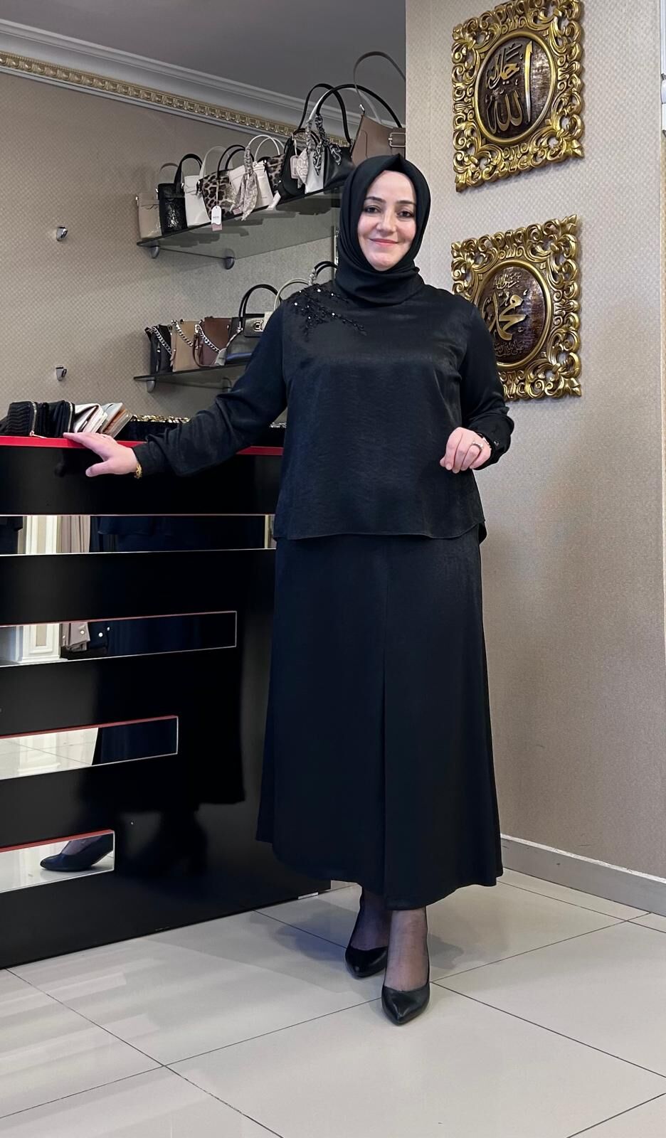 GÖĞSÜ BONCUK İŞLEMELİ SATEN TAKIM/ FUAT GÜRŞEN 