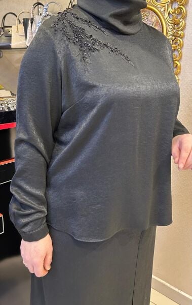 GÖĞSÜ BONCUK İŞLEMELİ SATEN TAKIM/ FUAT GÜRŞEN 