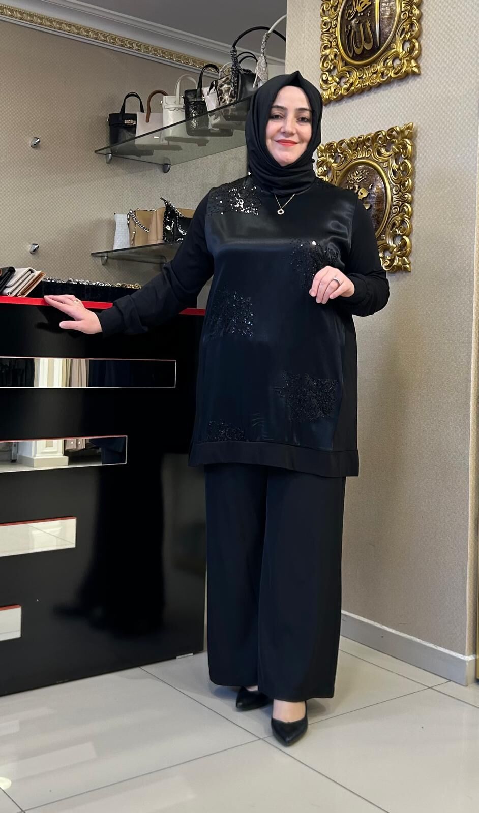 PUL VE BONCUK İŞLEMELİ SATEN KUMAŞ DTY. TUNİK/ FUAT GÜRŞEN