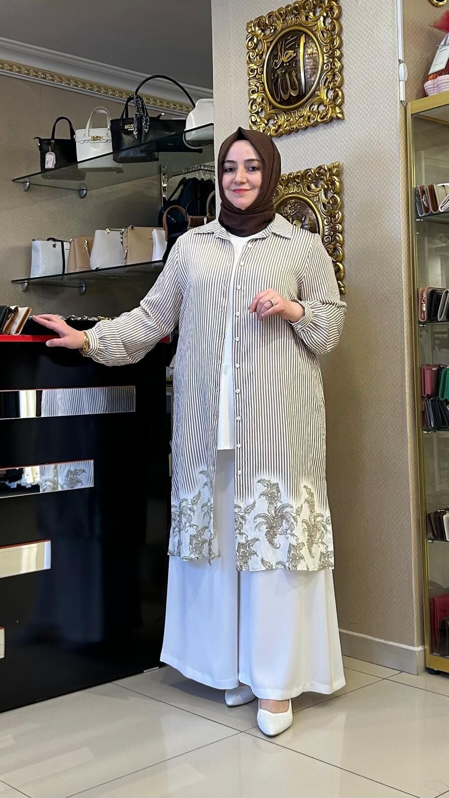 B. BEDEN ETEK UCU DESENLİ ÇİZGİLİ GÖMLEK/ SEÇİL