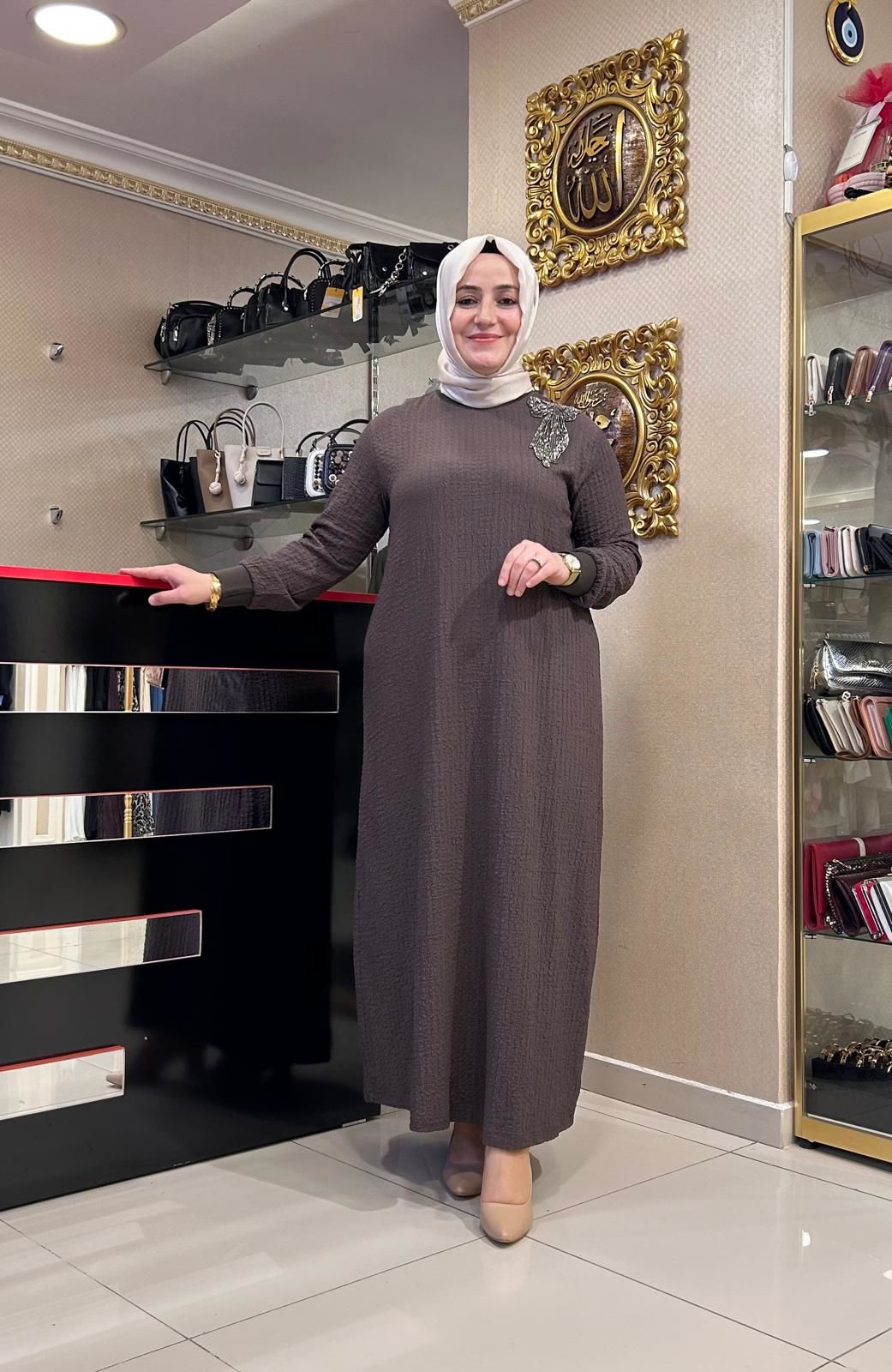 OMUZU BONCUK İŞLEMELİ GOFRE KUMAŞ ELBİSE/NURCAN ÇETİN 25128