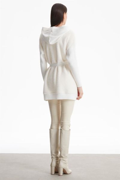 KOLLARI SAÇ ÖRGÜLÜ KÜRK GARNİLİ TRİKO HIRKA EKRU