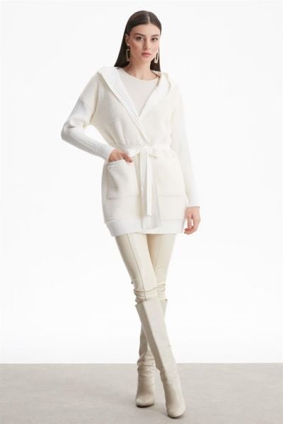 KOLLARI SAÇ ÖRGÜLÜ KÜRK GARNİLİ TRİKO HIRKA EKRU