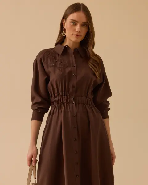 BELİ LASTİKLİ FIRFIRLI DÜĞMELİ ELBİSE /SEÇİL