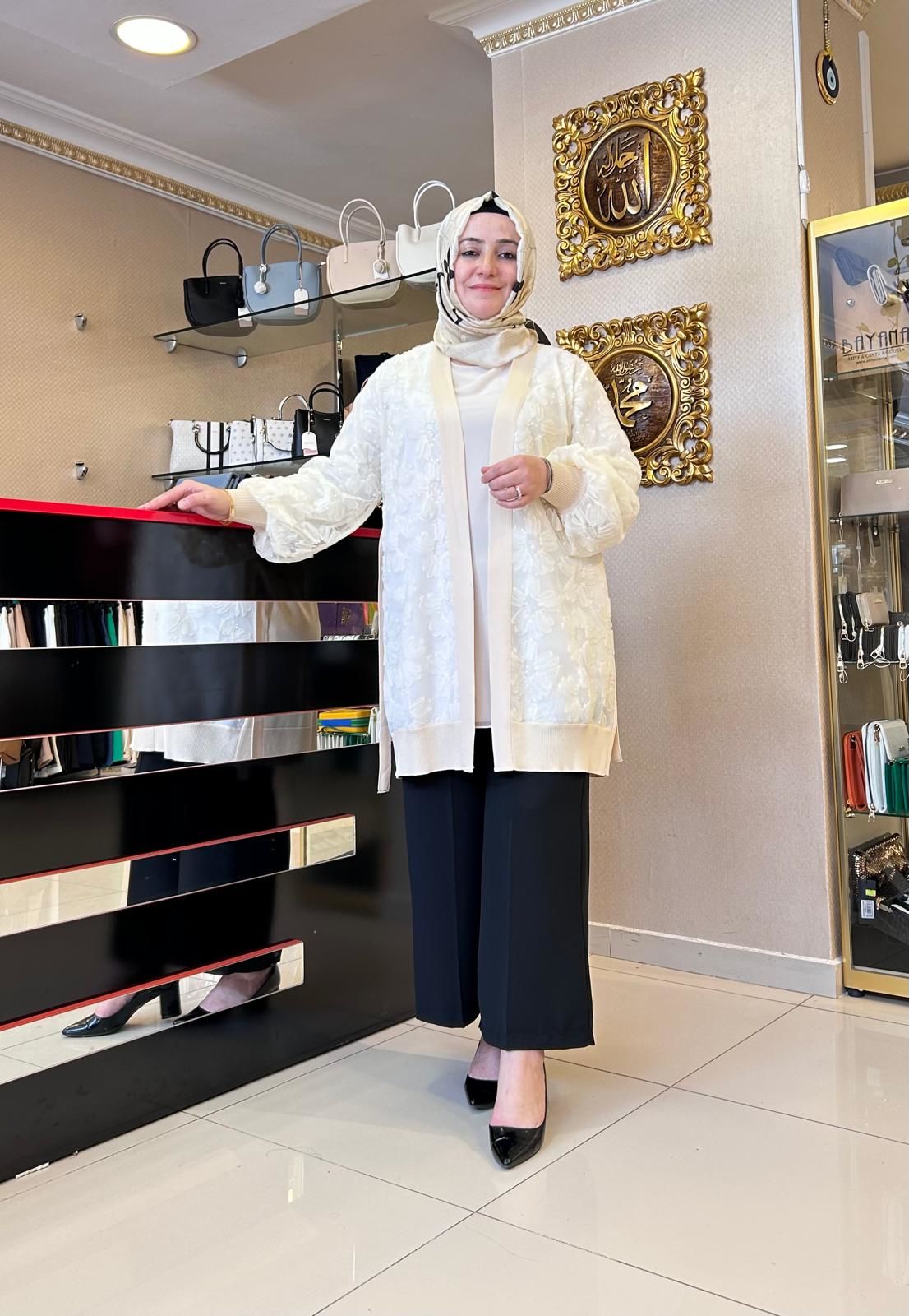 GHİSA/ ÇİÇEK İŞLEMELİ HIRKA