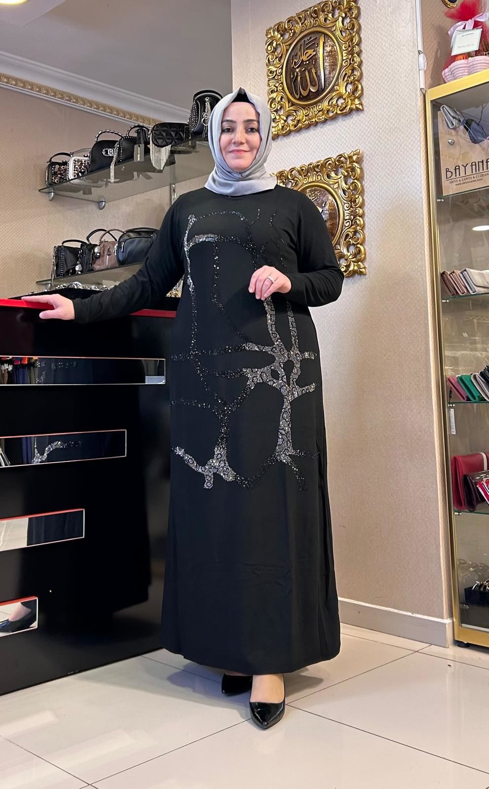 ÜZERİ TAŞ İŞLEMELİ TRİKO ELBİSE /BELGİN