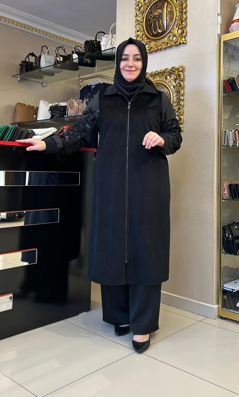 KOLLARI İŞLEMELİ KADİFE KAP/ FUAT GÜRŞEN 6608