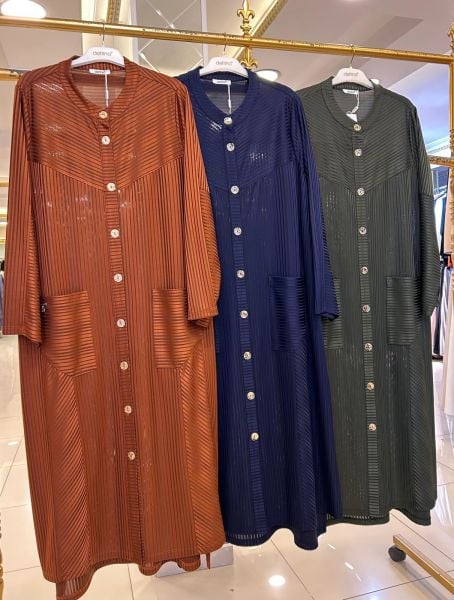 ÇİZGİ VE CEP DTY. DÜĞMELİ HIRKA/DEFRİNA