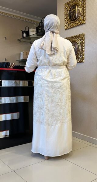 NAKIŞ VE BONCUK İŞLEMELİ KUŞAKLI ELBİSE/ FUAT GÜRŞEN