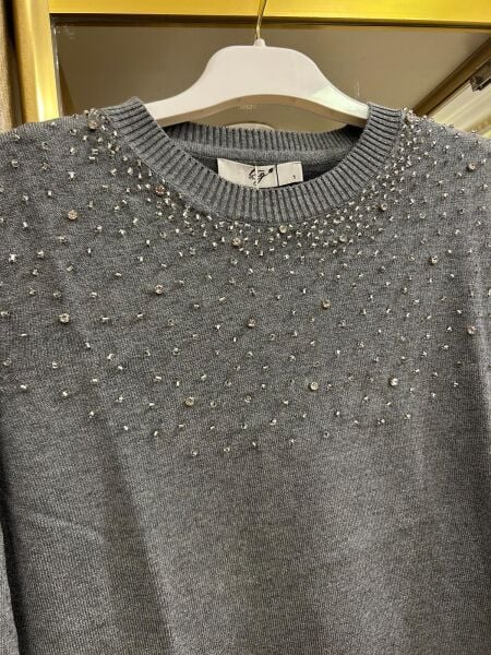 YAKASI BONCUK VE TAŞ İŞLEMELİTRİKO KAZAK/ TIĞTRİKO