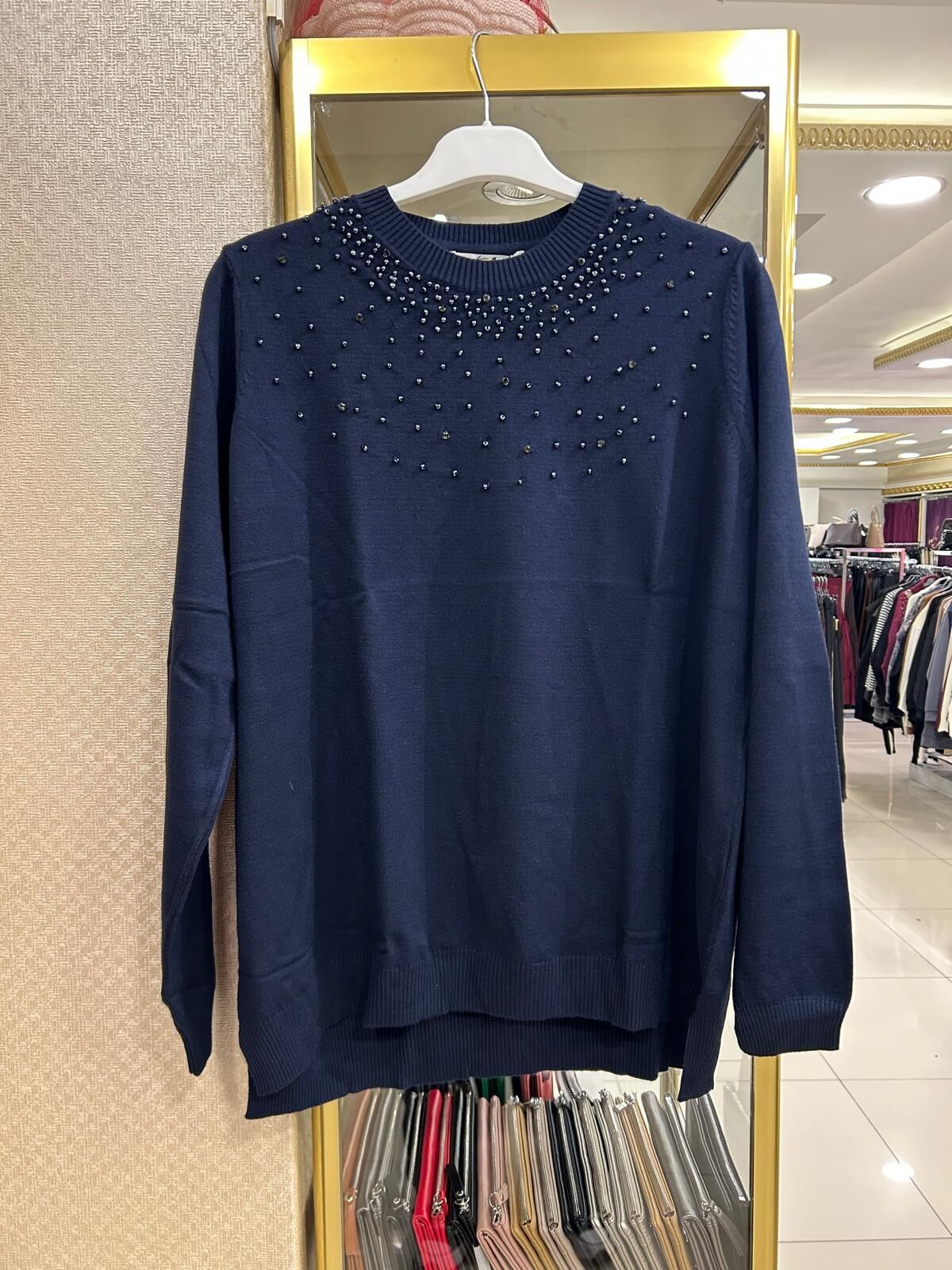 YAKASI BONCUK VE TAŞ İŞLEMELİTRİKO KAZAK/ TIĞTRİKO