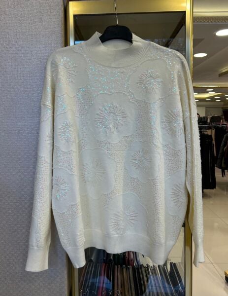 ÜZERİ PUL VE BONCUK İŞLEMELİ KAZAK /TIĞTRİKO 