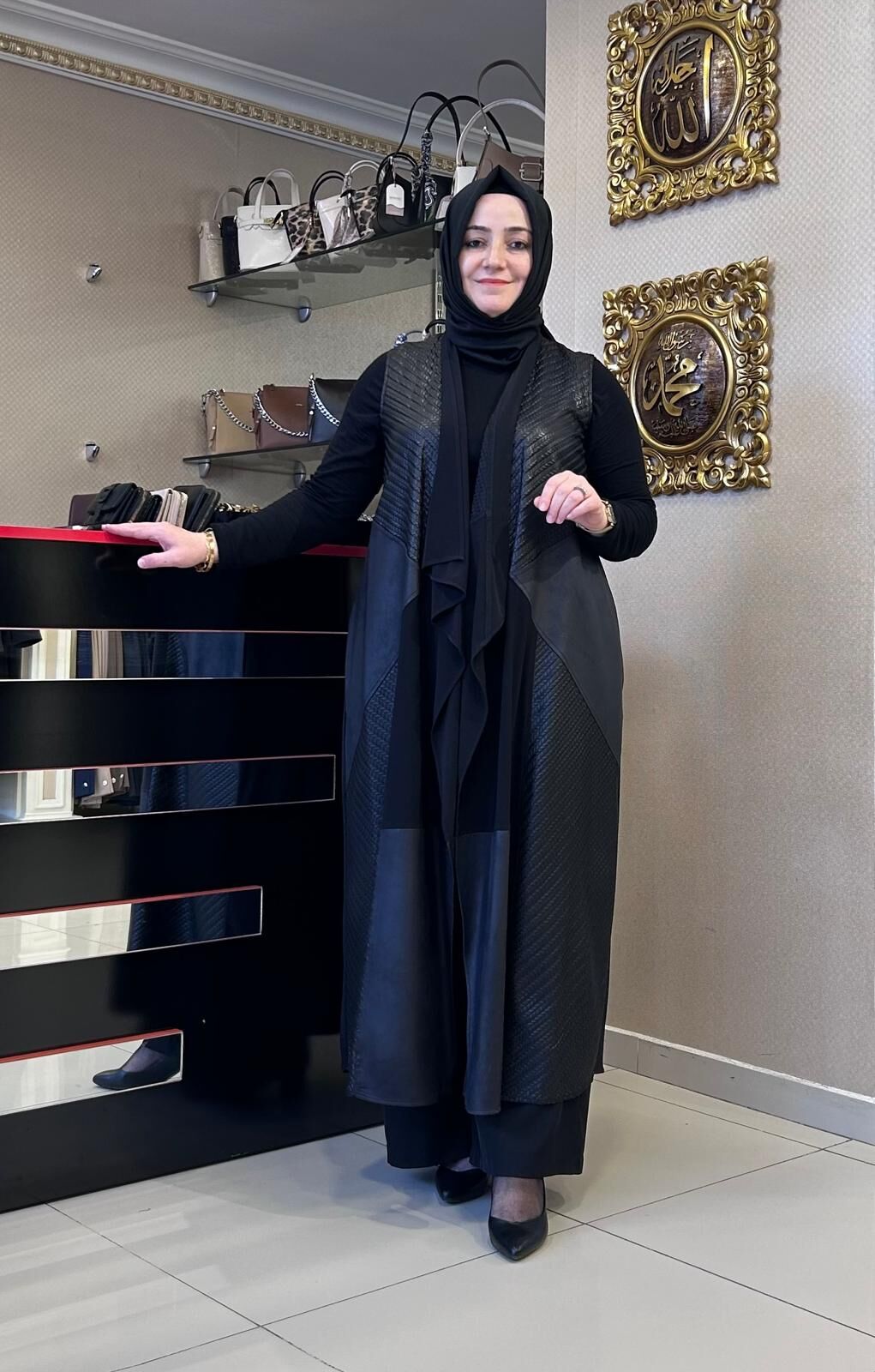 SUNİ DERİ KABARTMA DESEN ŞAL YAKA YELEK / NURCAN ÇETİN