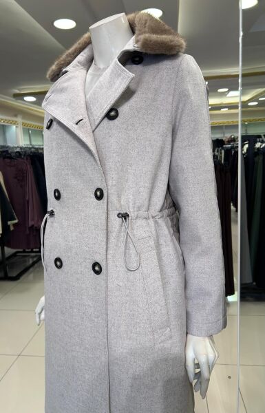 YAKASI KÜRKLÜ KAŞE VE KAPİTONE KOMBİNLİ KABAN /TRENÇ