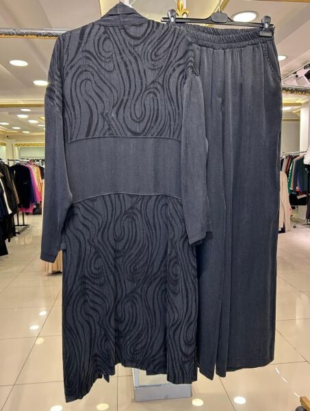 KENDİNDEN DESENLİ HIRKALI İPEK CUPRA TAKIM/ TIĞTRİKO