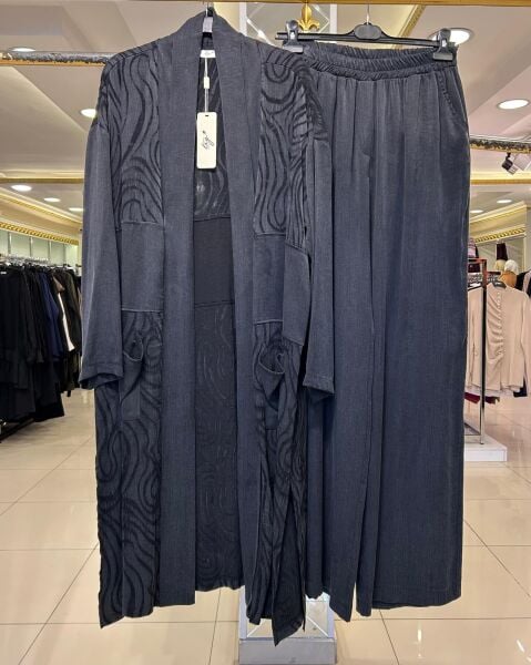 KENDİNDEN DESENLİ HIRKALI İPEK CUPRA TAKIM/ TIĞTRİKO