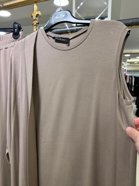 KOLSUZ İÇLİK-HIRKA PANTOLONLU TAKIM/NURCAN ÇETİN 