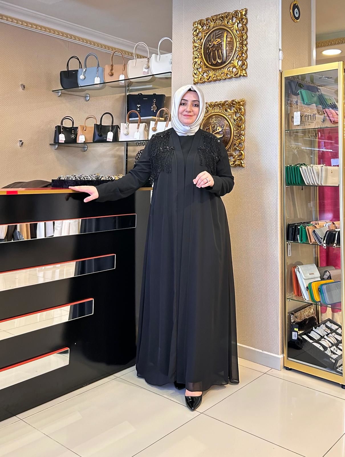 NURCAN ÇETİN/ SIRTI İŞLEMELİ ABAYA TAKIM