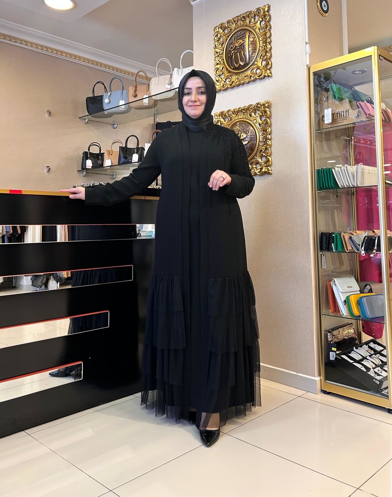 NURCAN ÇETİN/ OMZU İŞLEMELİ ETEĞİ TÜL FIRFIRLI ABAYA TAKIM