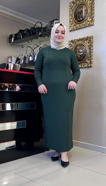 ÜZERİ KENDİNDEN DESENLİ MERSERİZE KALEM ELBİSE /NUSS