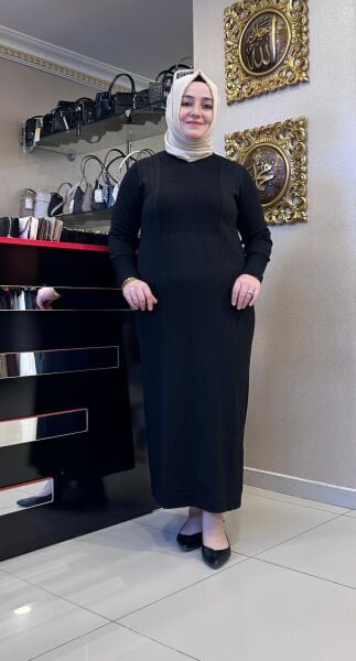 ÜZERİ KENDİNDEN DESENLİ MERSERİZE KALEM ELBİSE /NUSS