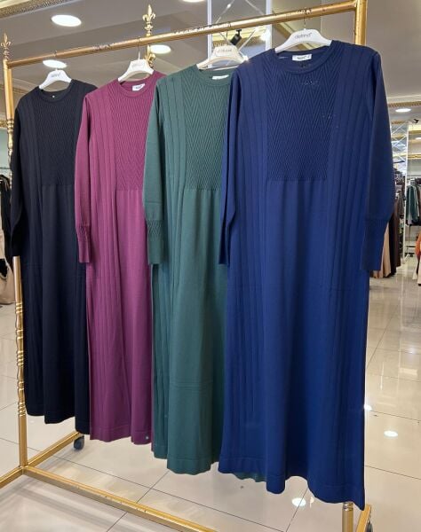 ÜZERİ KENDİNDEN DESENLİ MERSERİZE KALEM ELBİSE /NUSS