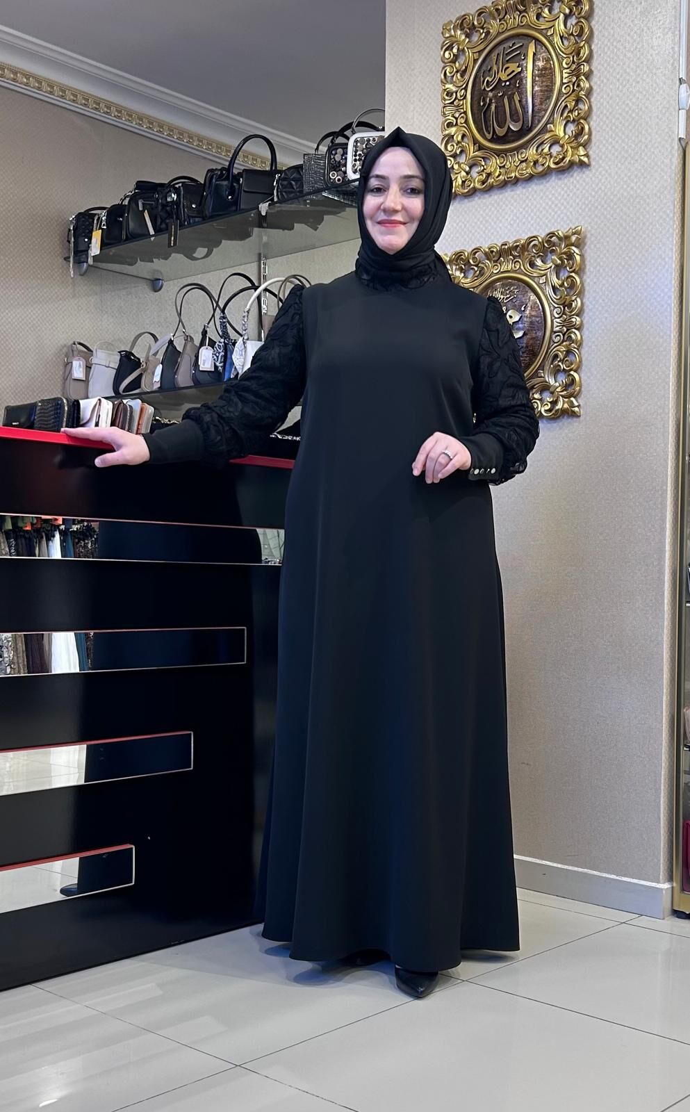 KOLLARI VE YAKASI İŞLEMELİ ALARA ELBİSE/MÜSEMMA