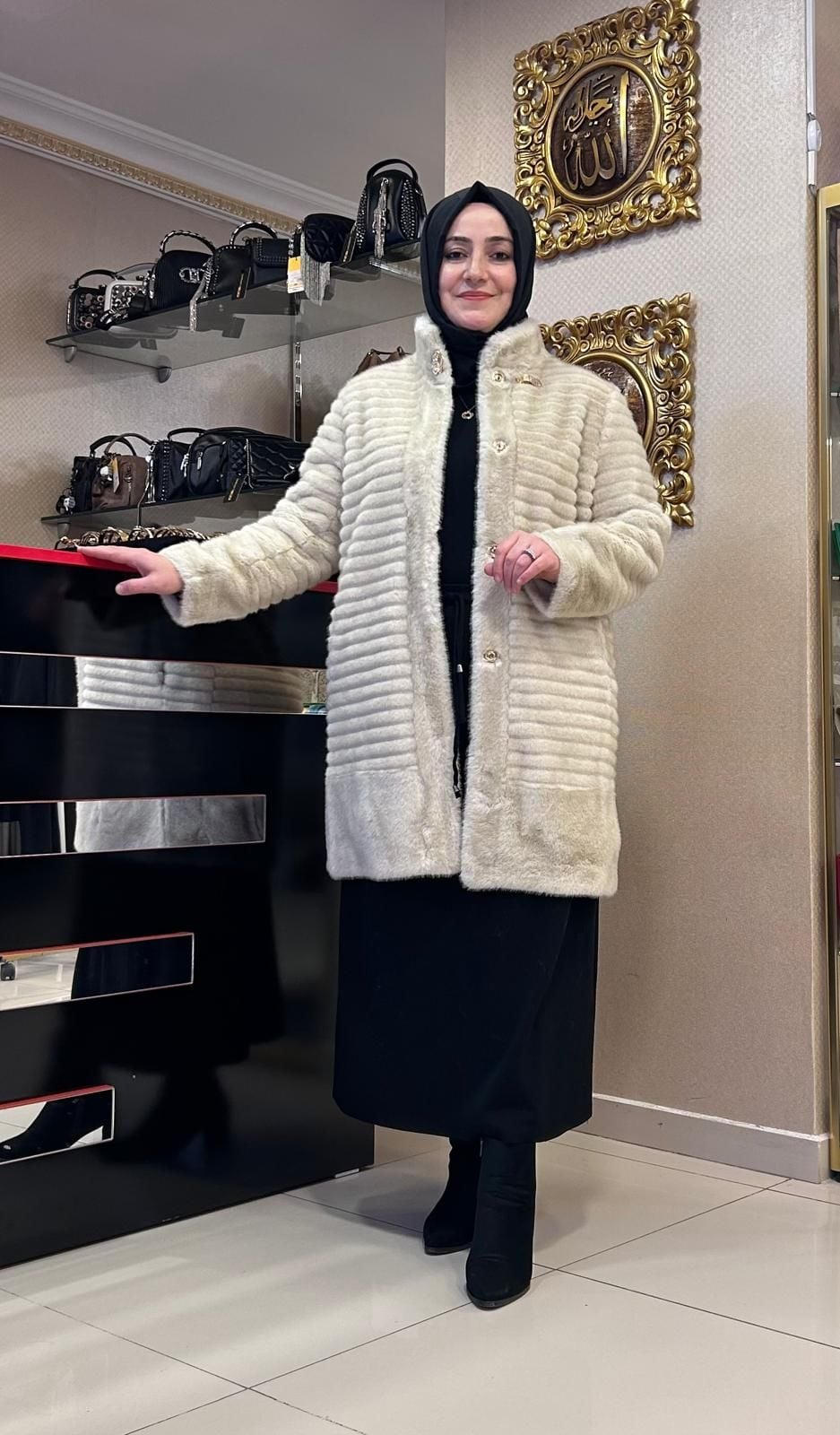 ENİNE ÇİZGİLİ KÜRK KABAN/TIĞTRİKO