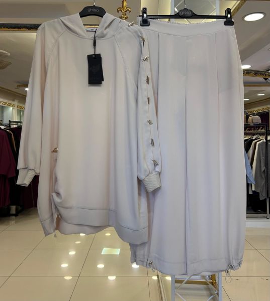 ﻿İP VE DÜĞME DTY. KAPÜŞONLU PANTOLONLU TAKIM/GHISA