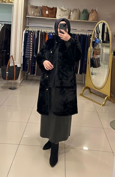 YAKASI BROŞLU KÜRK KABAN/TIĞTRİKO