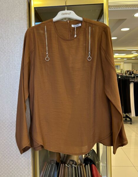 YAKASI FERMUAR DETAYLI BLUZ/ DEFRİNA