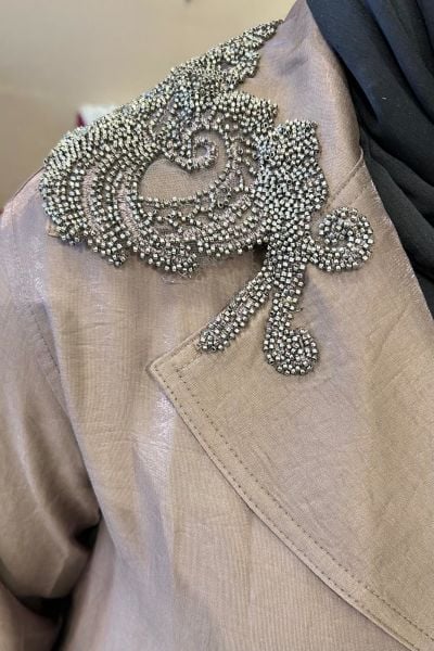 YAKASI İŞLEME DETAYLI TENSEL TRENÇ/NURCAN ÇETİN