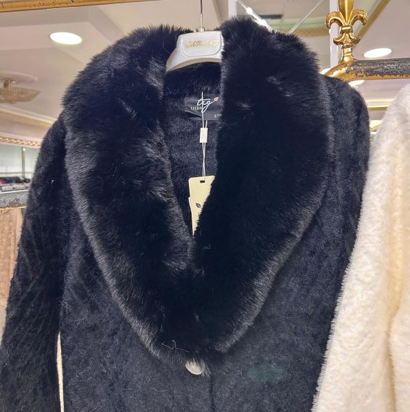 ﻿YAKASI KÜRKLÜ ANGORA KABAN/TIĞTRİKO