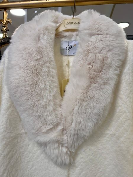 ﻿YAKASI KÜRKLÜ ANGORA KABAN/TIĞTRİKO